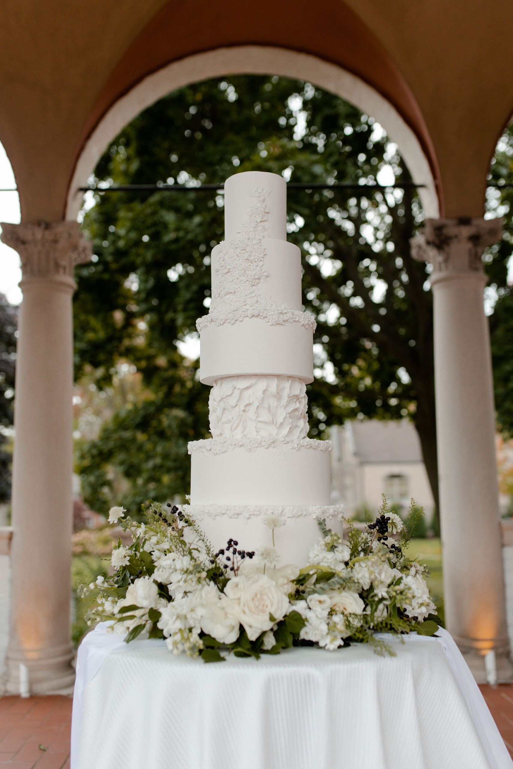 An italian inspired wedding at the Villa Terrace Museum in Milwaukee, WI photographed by Claire Neville Photography.