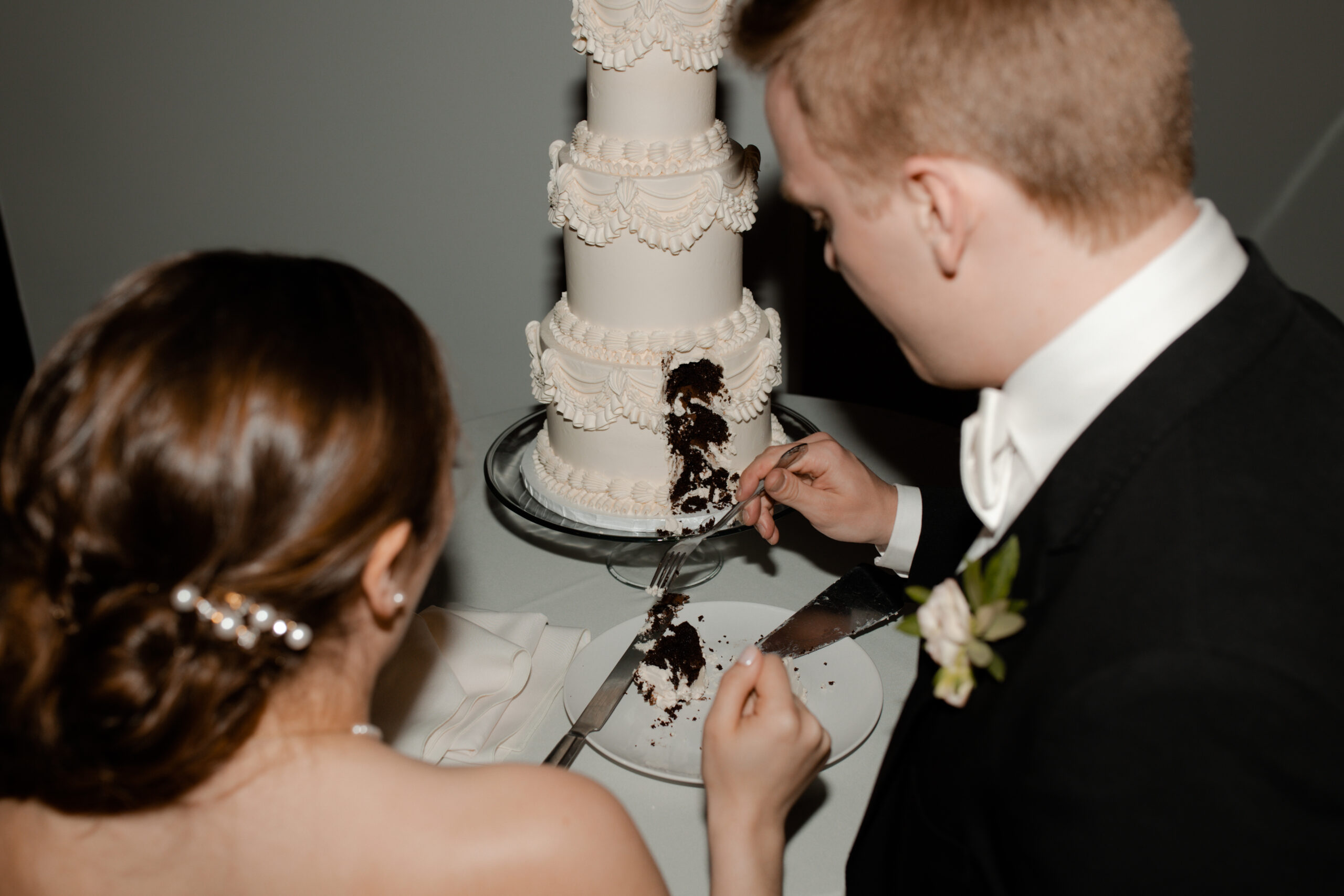 A wedding at Vista MKE in Milwaukee Wisconsin, shot by Claire Neville Photography